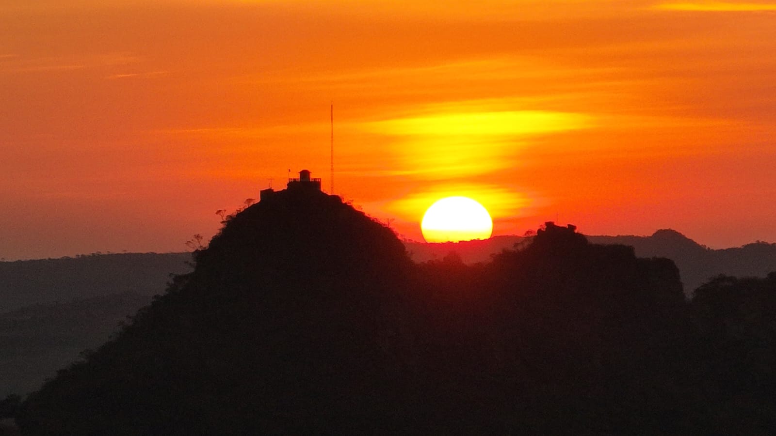 Pôr do sol na Serra dos Pireneus